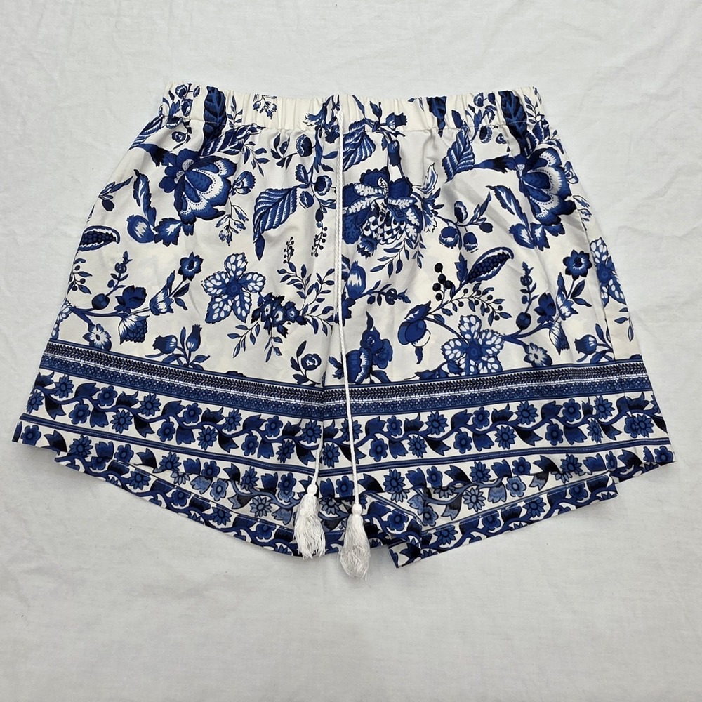 Shein Curve White With Blue Floral Print Shorts Size 0XL